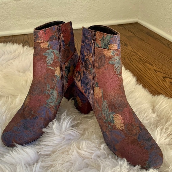 New COLE HAAN Arden Grand Floral Bootie Boot | 11 - Picture 6 of 11